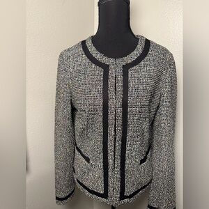 Ann Taylor Tweed Jacket and Skirt
Jacket size 6 Skirt size 8 Beautiful no issues